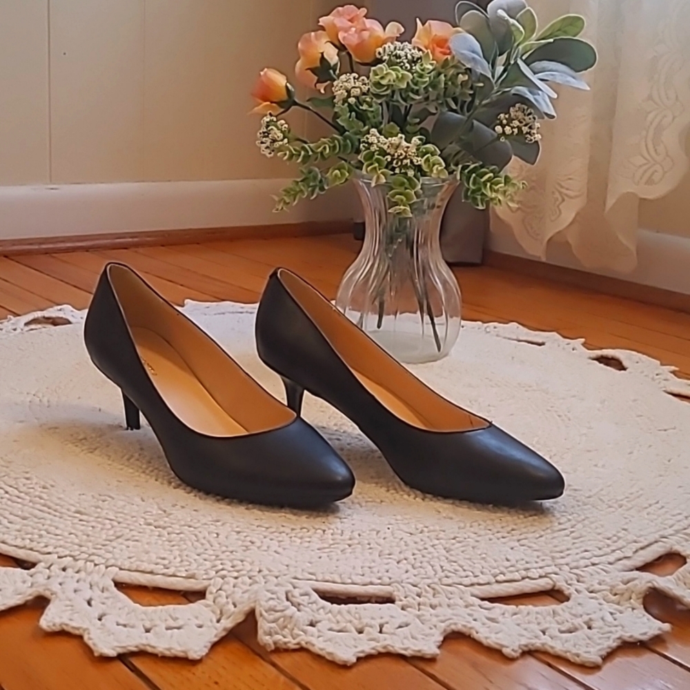 LIZ CLAIBORN Black Pumps Size 7.5
